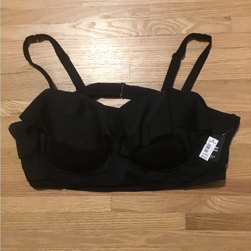NWT size 4 Torrid bikini top